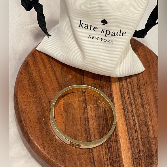 Kate Spade Gold Tone Hole Punch Spade Cream Enamel Bangle - Picture 3 of 3